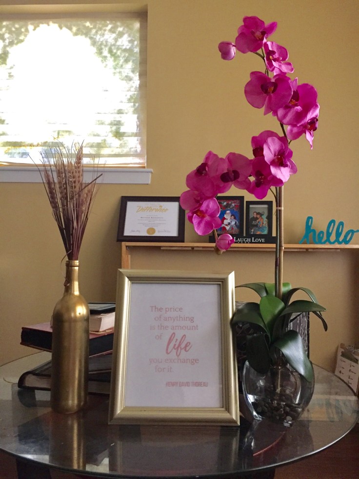 Gold and white decor with a pop of color. How silk plants can transform your sitting room decor.