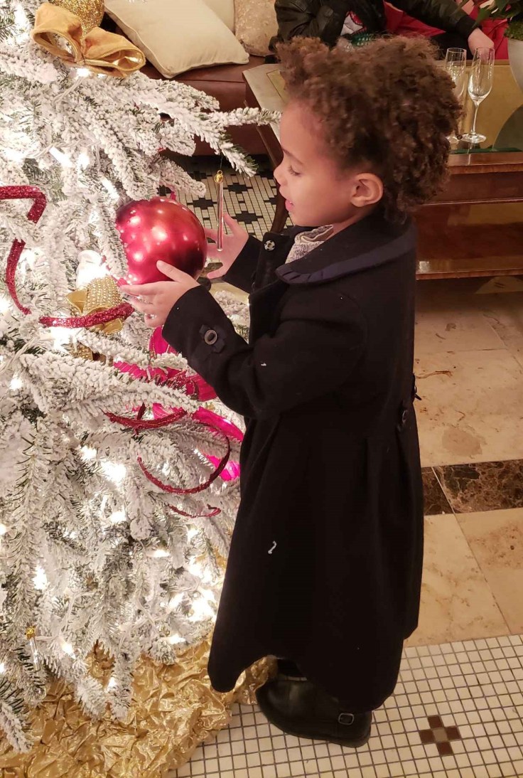 Let go of all the "stuff" and remember the reason for the season this minimalist Christmas