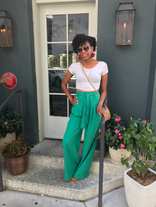 Pull the hair up on one side to give your natural hair a new look. #naturalhair #naturalhaircare #naturalhairstyles #curlyhair #curlyhairstyles #curlyhaircare #summerhair #africanamericanhair #mediumlengthhairstyles