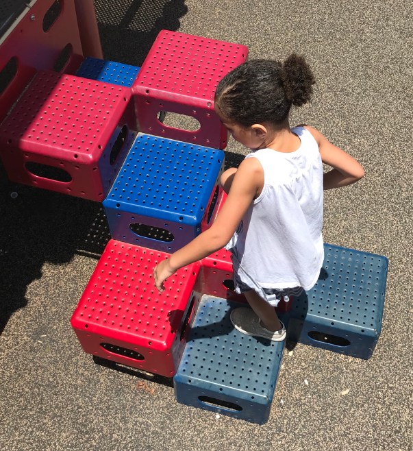 At a loss for how to style your natural hair? A low ponytail is a simple fix that fits all occasions. #naturalhair #naturalhairstyles #howtostylenaturalhair #naturalhaircare #summerhair #haircare #curlyhair #curlyhaircare #curlyhairstyles