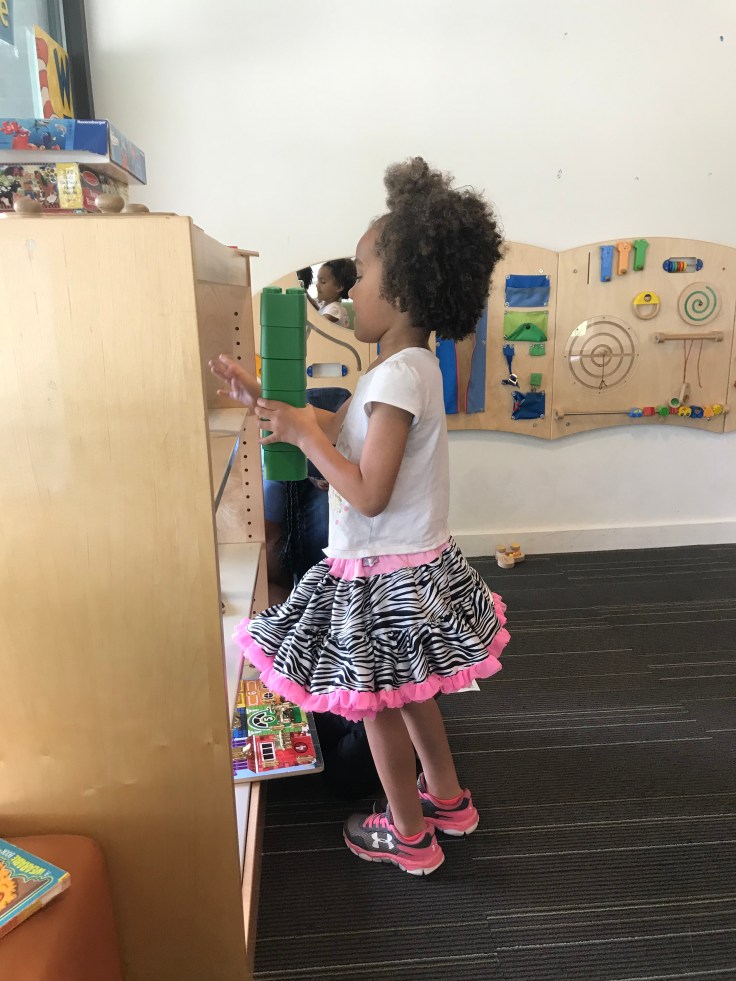 Add going to the library to your list of summer fun activities. #summeractivities #kidactivities #activitiesforchildren #budgetfriendlyactivities