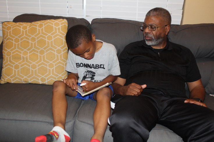 Reading is must to add to your list of summer fun activities. #summeractivities #kidactivities #christianmom #budgetfriendlyactivities #summerreading