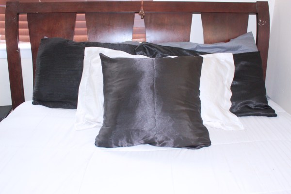 Any naturalista anywhere MUST include satin pillowcases in their nighttime routine. #naturalhairnighttimeroutine #naturalhairtips #naturalhaircare #nighttimeroutine #curlyhairtips #curlyhaircare