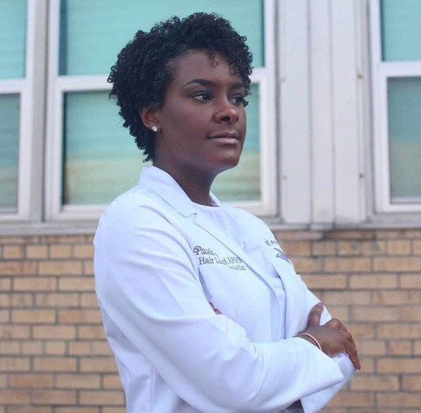 If you cannot give an experience, your next best minimalist Christmas gift idea is to shop small. It is a win for all parties involved. The Love of People has an excellent product line for natural hair. #naturalhairproducts #shopsmall #minimalistchristmas #minimalistgiftideas #decluttering #clutterfree