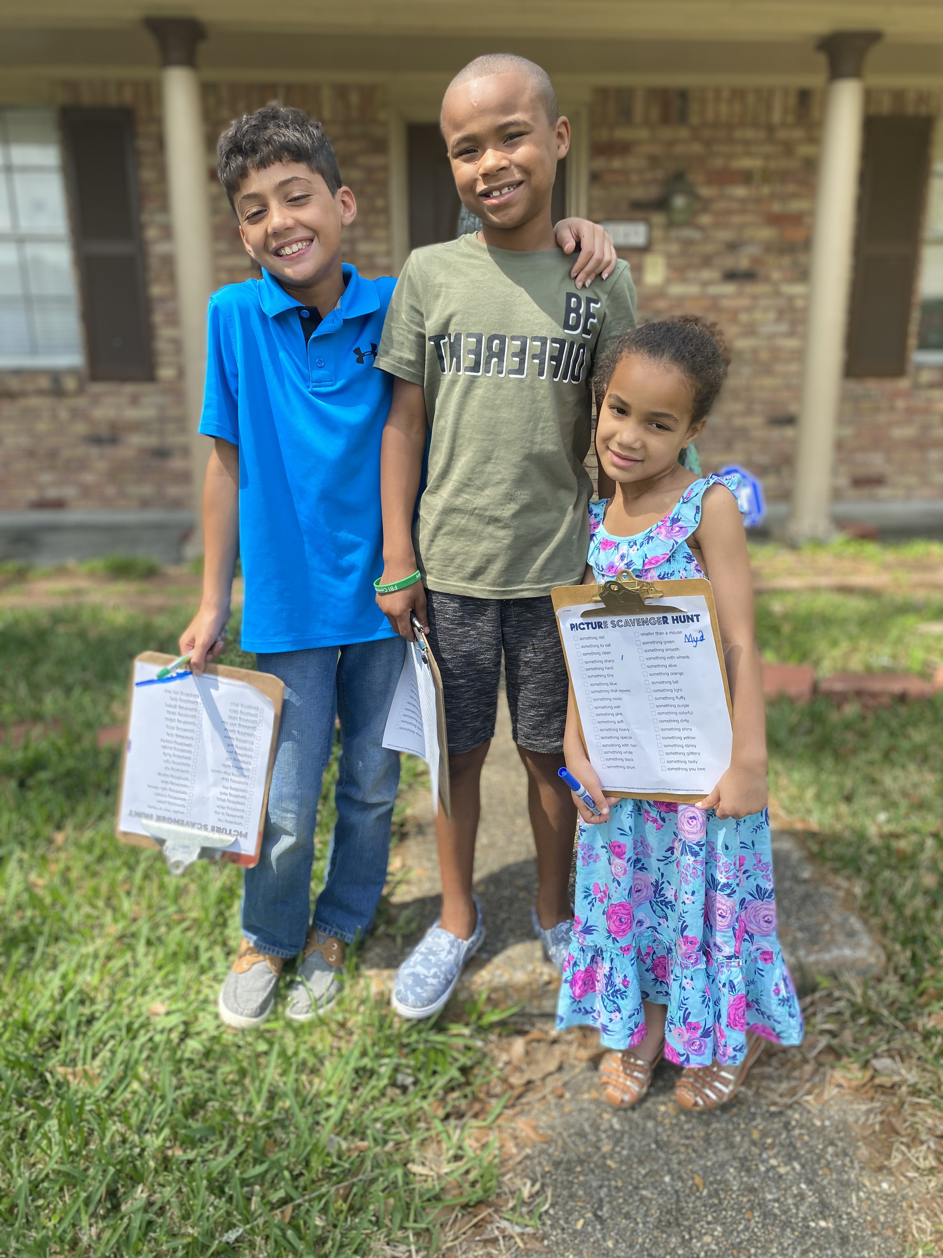 Scavenger Hunts are my absolute favorite family activity for children and adults of all ages.  #freescavengerhunt #scavengerhunt #indoorscavengerhunt #outdoorscavengerhunt #photoscavengerhunt #selfscavengerhunt #familyactivities