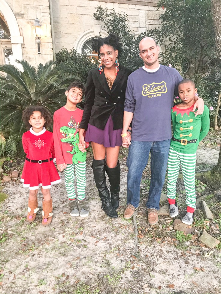 Outerwear gives your capsule wardrobe a personal touch. #capsulewardrobe #minimalistystyle #minimalistwardrobe #momstyle #springfashion #springstyle