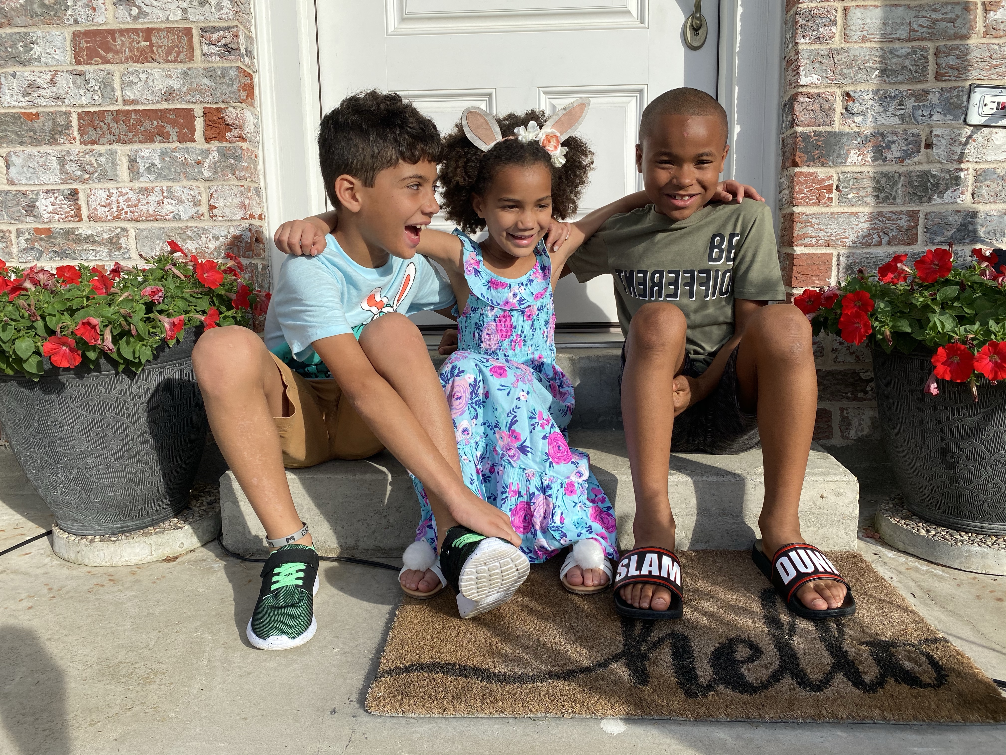 Door Mat Photo. #familyphotos #familyphotoideas #doormatphotos #familyphotoshoot #kidsphotoideas