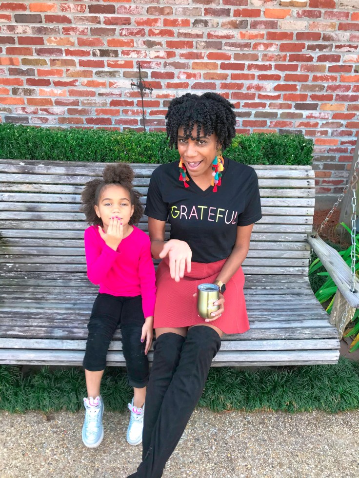 Blow some kisses for your family photo. #familyphotos #familyphotoshoot #familyphotoideas #motherdaughterphotos #familyphotosession