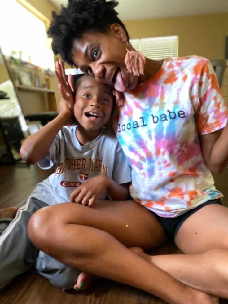 Summer Activity - tie dye #summeractivities #summerfun #summerbucketlist #kidsactivities #freeactivitiesforkids #cheapactivitiesforkids