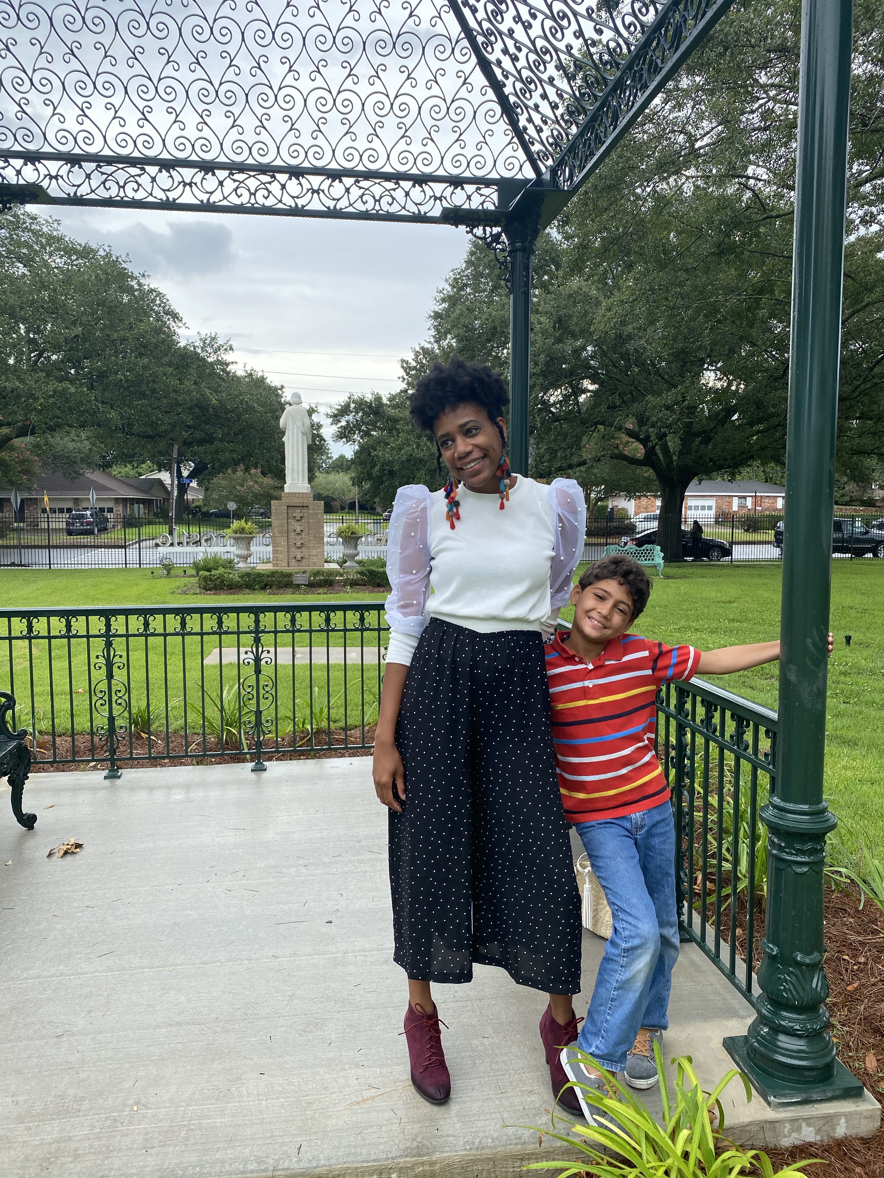 White Sweater with wide leg crop pants for fall wardrobe #minimalistfashion #fallwardrobe #fallfashion #minimalistfashion #capsulewardrobe