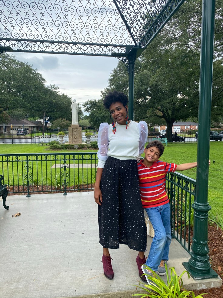 White Sweater with wide leg crop pants for fall wardrobe #minimalistfashion #fallwardrobe #fallfashion #minimalistfashion #capsulewardrobe