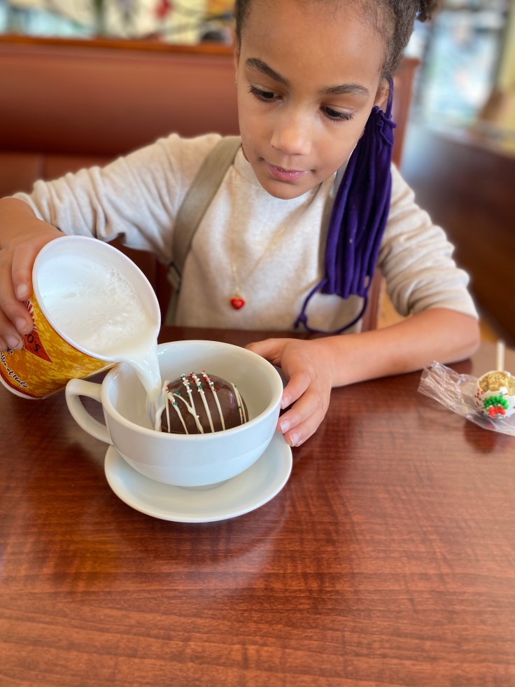 Hot cocoa is always cheap and fun for children during the Christmas season #cheapchristmasactivites #kidschristmasactivities #hotcocoa #cheapchristmasactivitiesforkids #budgetfriendlychristmasactivities