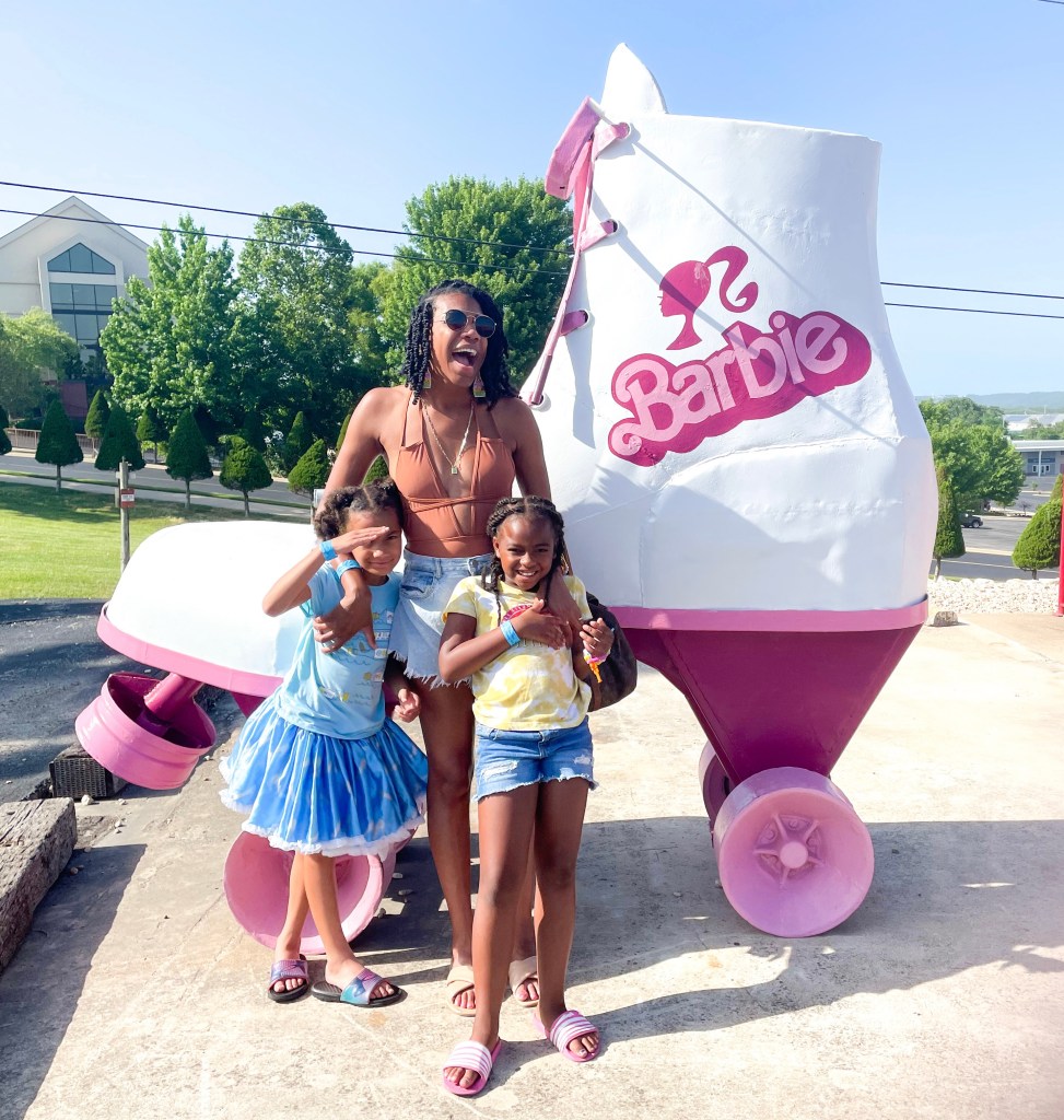 Branson Missouri Instagram Photo spots | #instagramphotoideas #instagramphotoinspiration #bransonmissouri #explorebranson #bransonphotoops #toymuseum