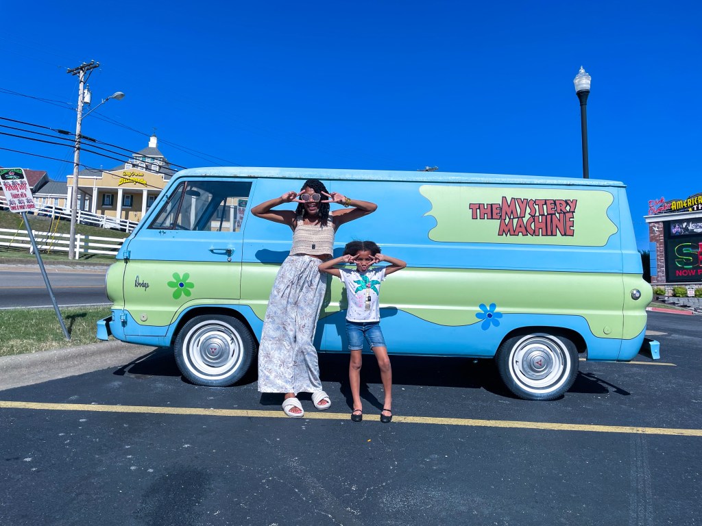 Branson Missouri Instagram Photo spots | #instagramphotoideas #instagramphotoinspiration #bransonmissouri #explorebranson #bransonphotoops #celebritycars