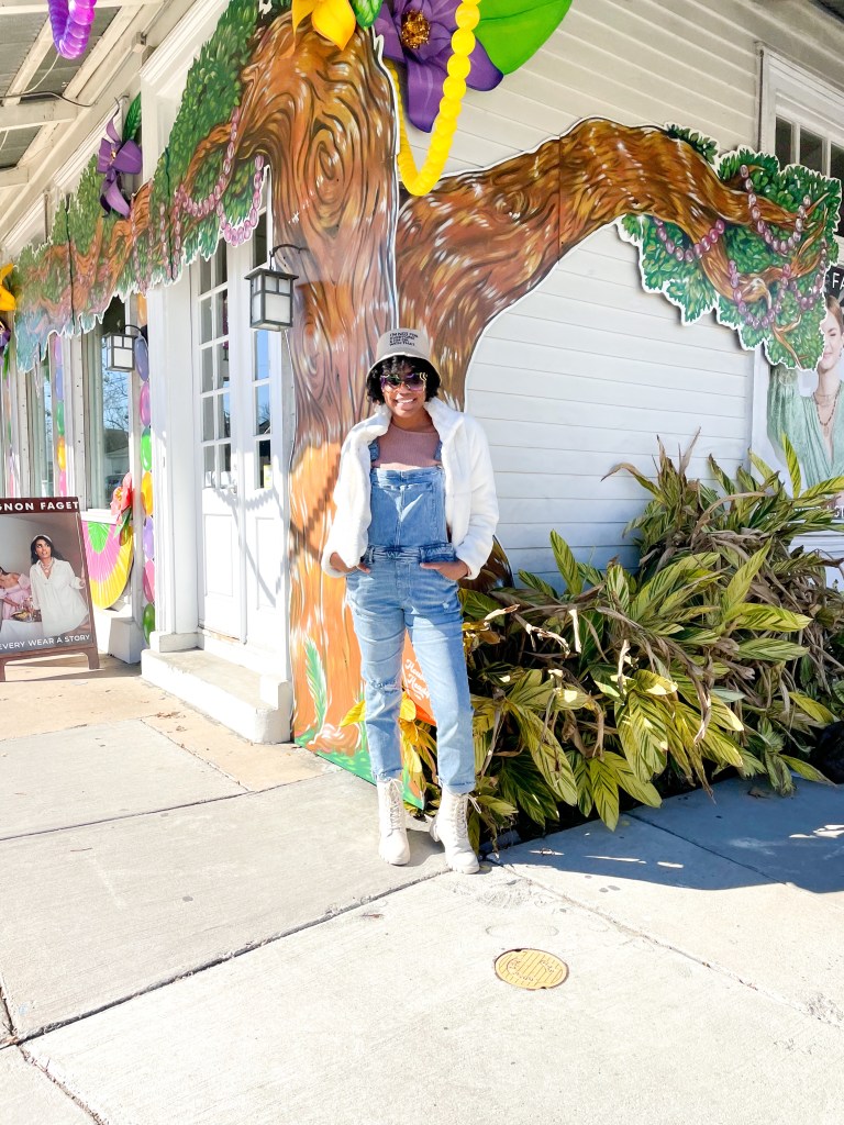 Women 90s fashion inspo - overalls and bucket hat #90sinspo #90sinspowomen #90sfashion #combatboots #90sstyle #buckethat #overalls