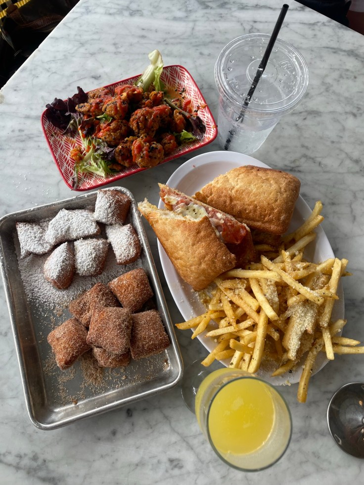 Lunch at the Vintage NOLA - beignets and bubbles | ordinarilyextraordinarymom #brunchneworleans #beignets #mimosas #trufflefries #neworleans #nola